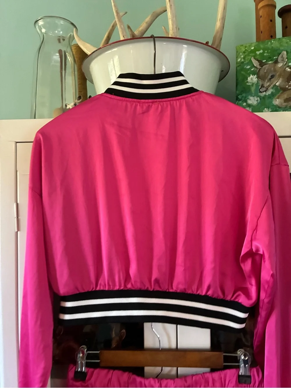 Daisy sz M Hot Pink Cropped Set with Striped Trim euc